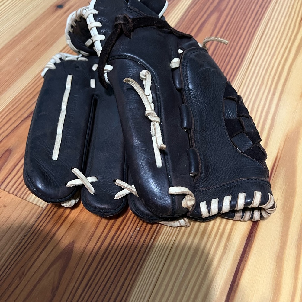 Mizuno GFN 1300 F1. 13” Fast pitch Softball glove